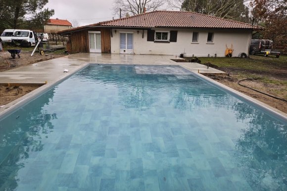Piscine à Escourse 